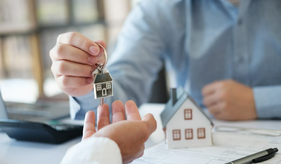 Jak bezpiecznie nabyć nieruchomość poniżej ceny rynkowej?